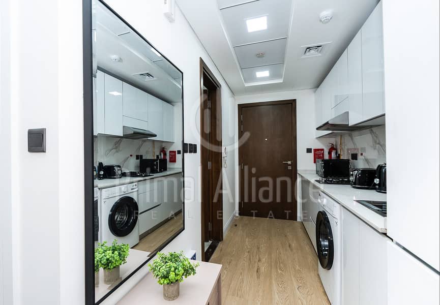 New Fully Furnished | Upgraded | Middle Floor - Image 13