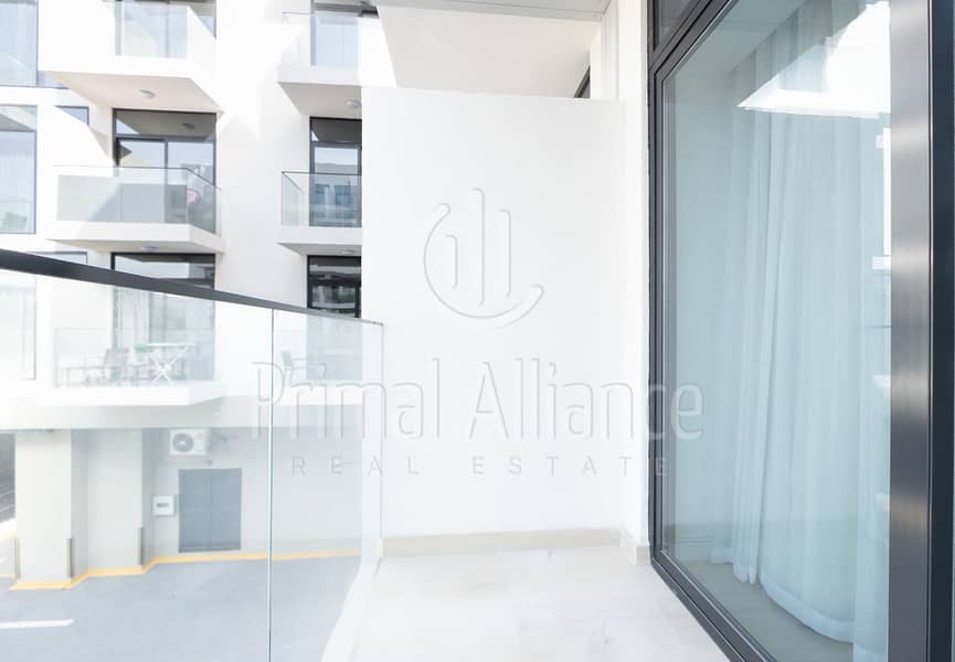 New Fully Furnished | Upgraded | Middle Floor - Image 14