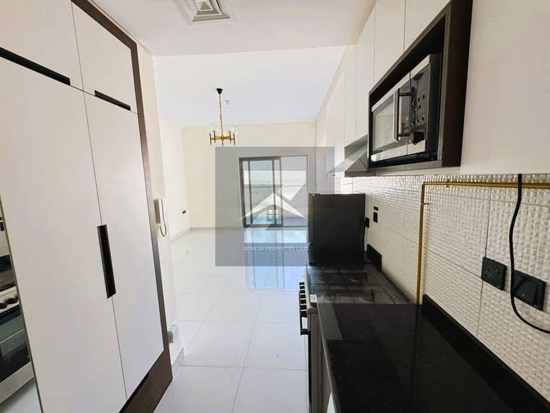 Available 25 Dec | Modern Studio | With Kitchen Appliances