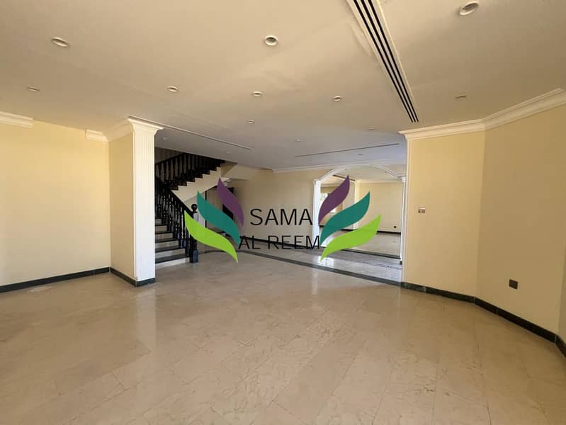 Independent 5 Bed +Maid Villa In Umm Suqeim 1