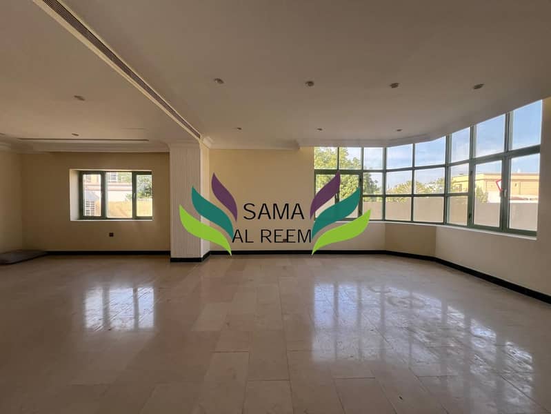 Independent 5 Bed +Maid Villa In Umm Suqeim 1