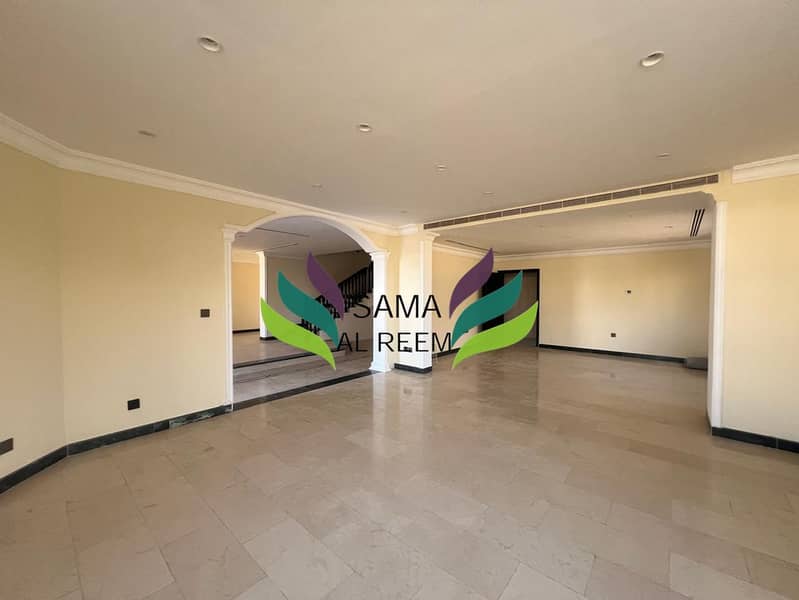 Independent 5 Bed +Maid Villa In Umm Suqeim 1