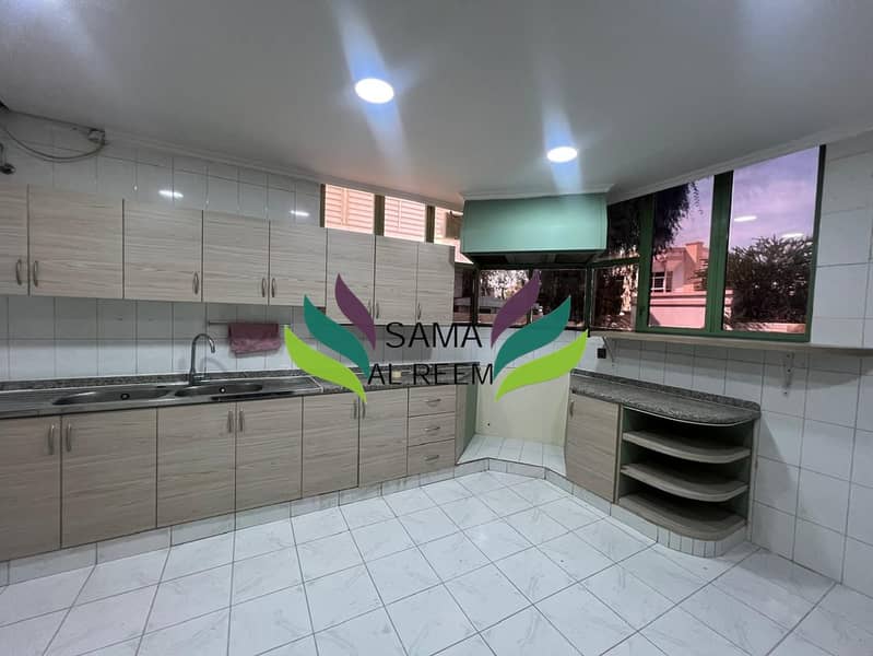 Independent 5 Bed +Maid Villa In Umm Suqeim 1 - Image 9