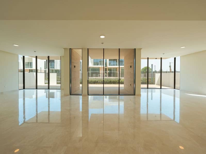 Luxurious| Big Lake | Branded | Classic