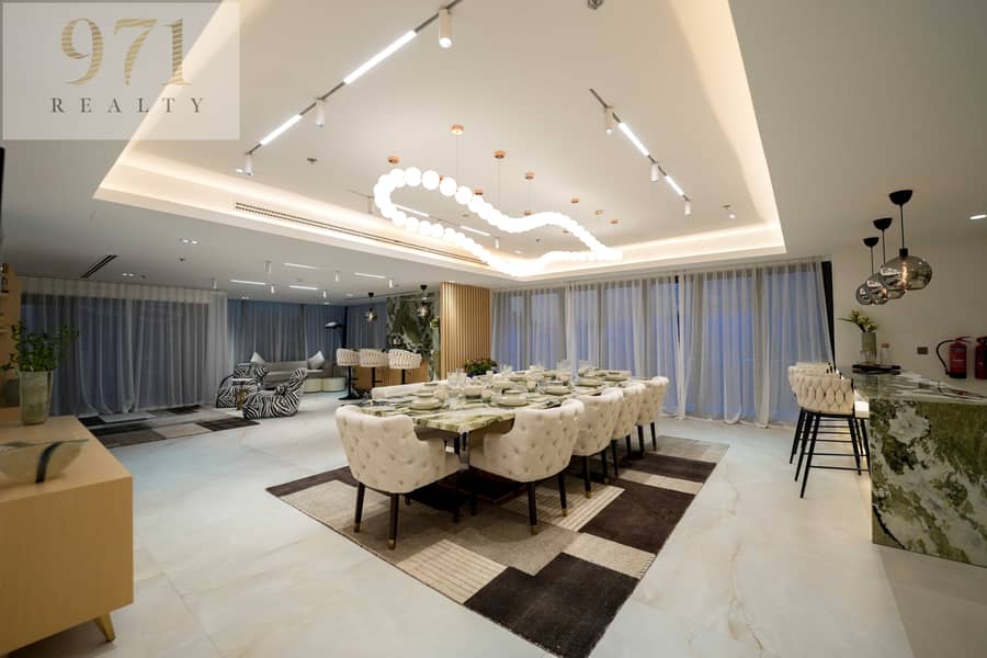 Magnificently Furnished | 5-BR Penthouse | Marina Skyline Views - Image 27