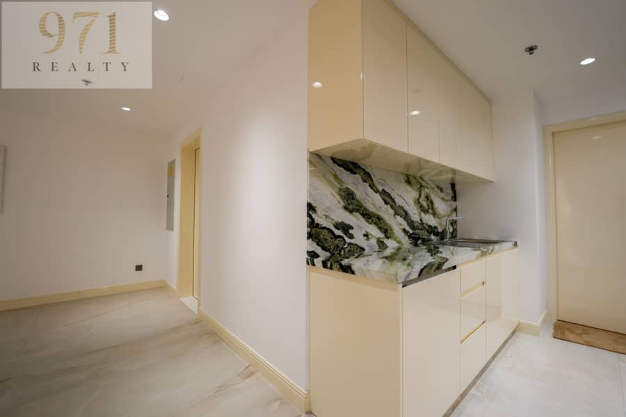 Magnificently Furnished | 5-BR Penthouse | Marina Skyline Views - Image 39