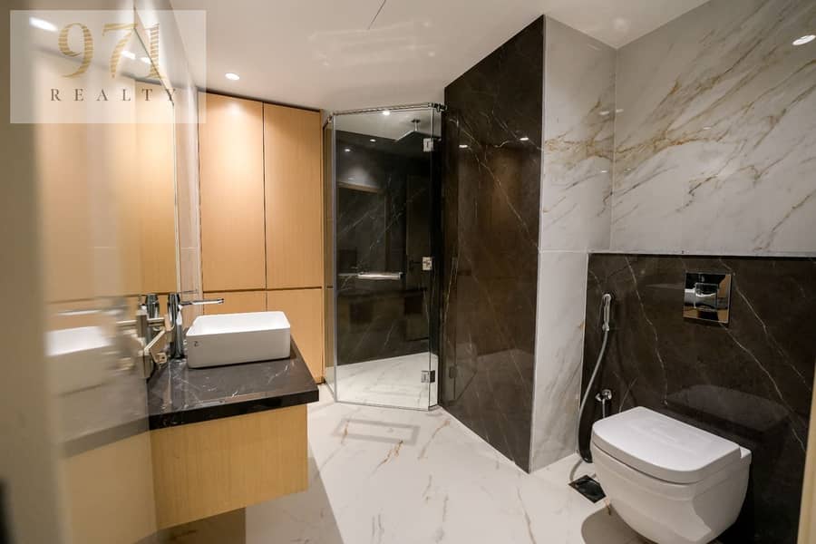 Magnificently Furnished | 5-BR Penthouse | Marina Skyline Views - Image 55