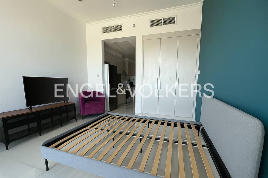 Vacant | Golf View | High-Floor Studio