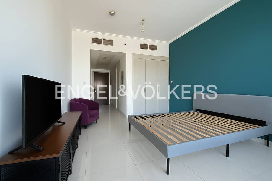 Vacant | Golf View | High-Floor Studio