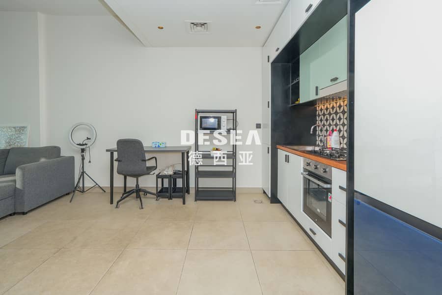 Vacant | Burj Al Arab View | Fully Furnished - Image 12