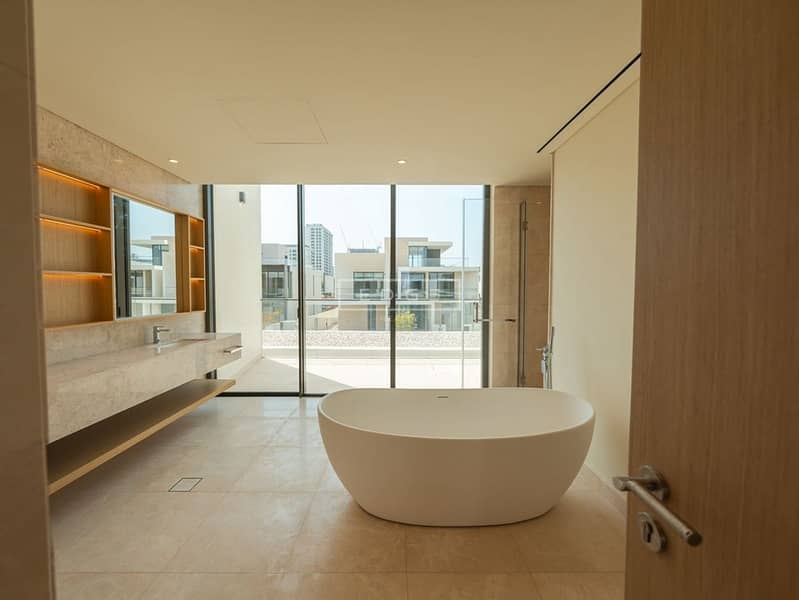 Luxurious| Big Lake | Branded | Classic - Image 24