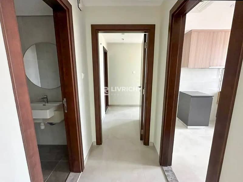 MODERN INTERIOR | SPACIOUS LAYOUT | RENTED - Image 6