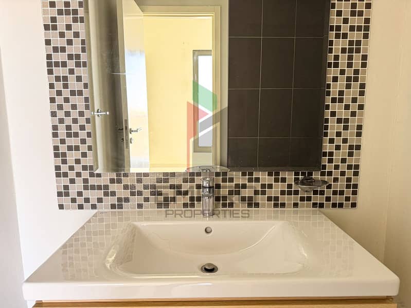 3 Bed+Maid | Spacious Lay Out | Vacant - Image 13