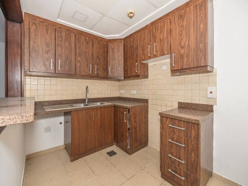 PRIME 2 BEDROOMS | Vacant | Near to Metro |