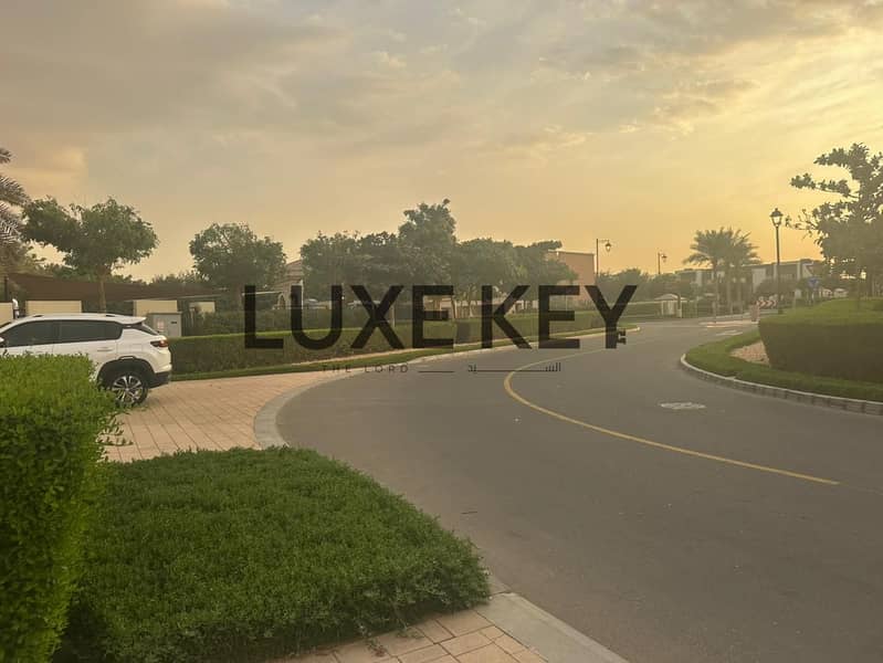 Beside Pool & Park | 3 bdr + maid | VOT