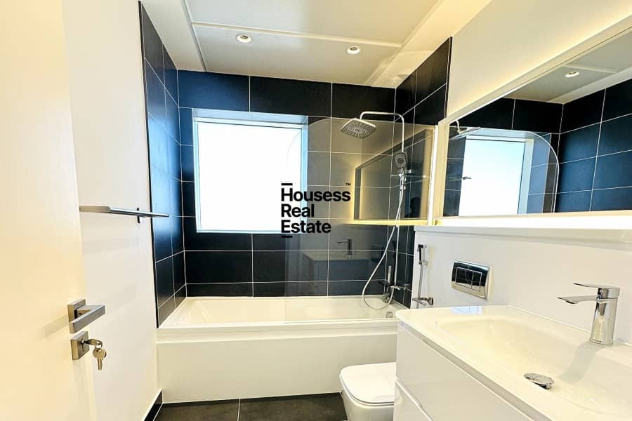 Fully Luxury Renovated | Vacant | Chiller Free - Image 9