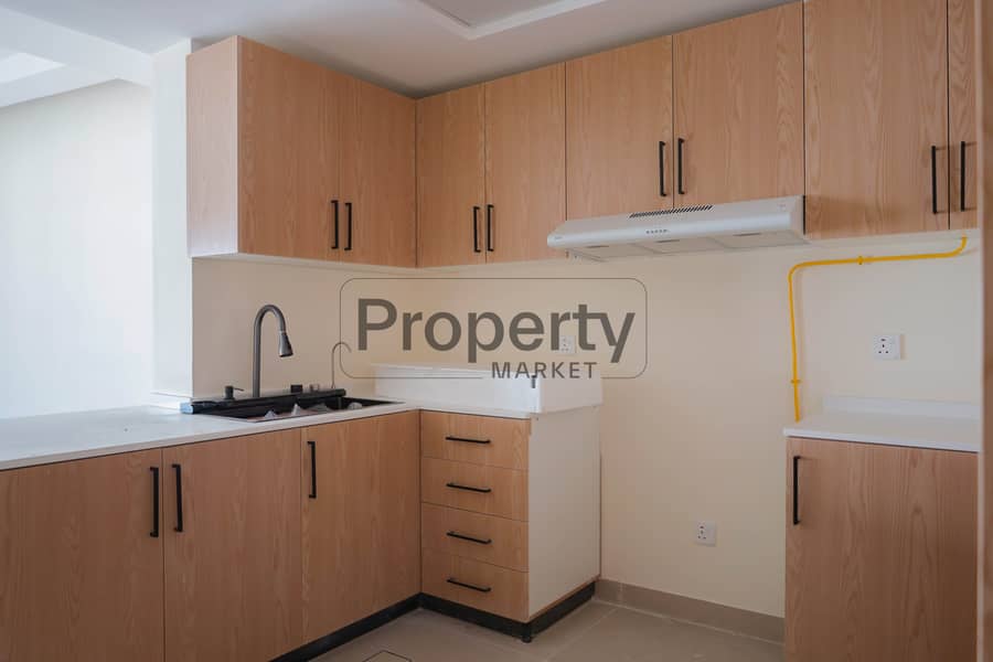 Vacant | Unfurnished | Balcony | Spacious - Image 6