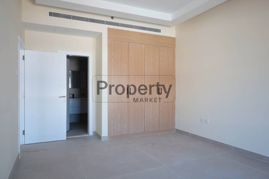 Vacant | Unfurnished | Balcony | Spacious - Image 11