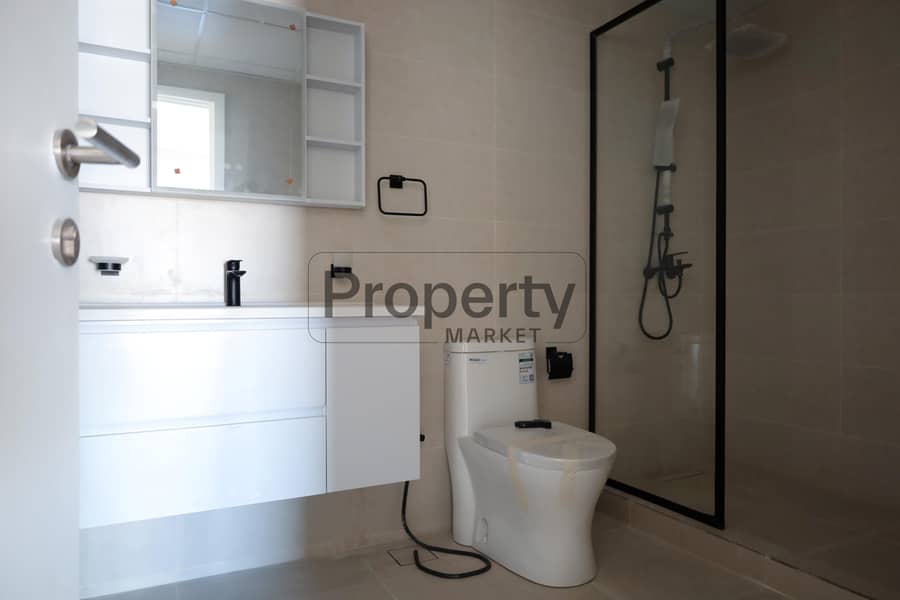 Vacant | Unfurnished | Balcony | Spacious - Image 12