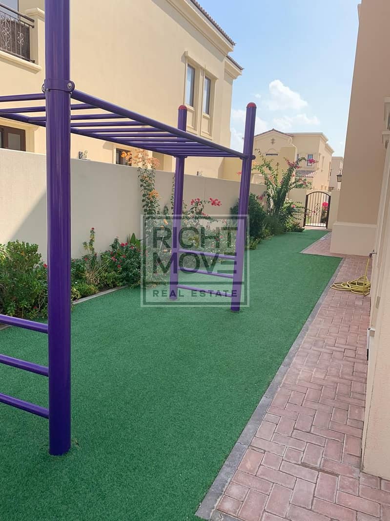 Lila Villa – Spacious Family Home for Rent