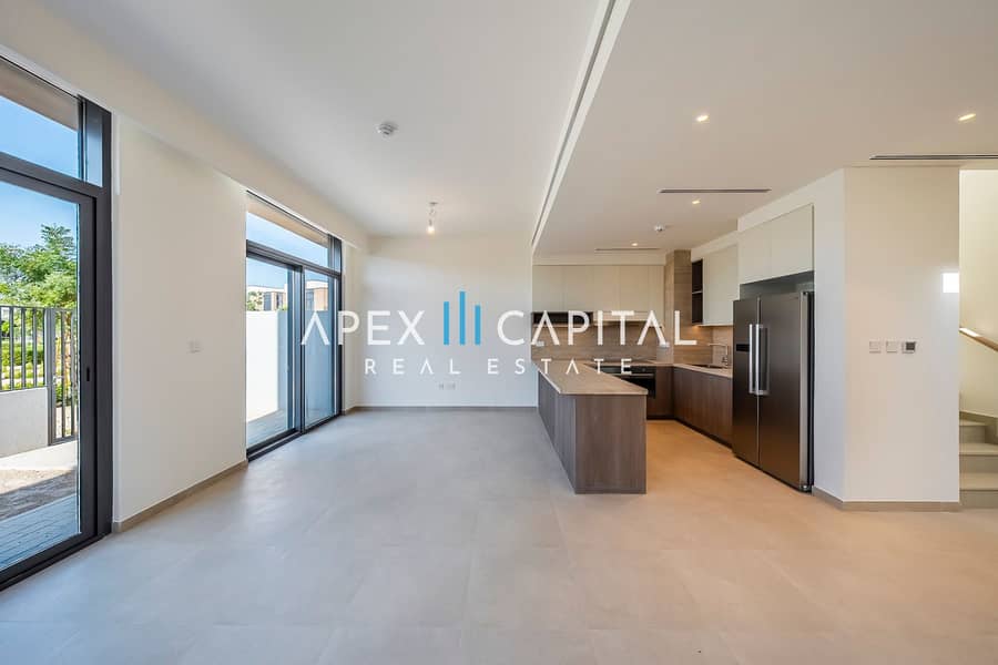 Spacious | Direct on the Park | Kitchen Equipped