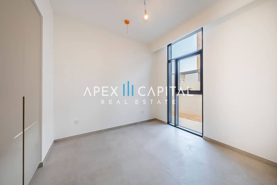 Spacious | Direct on the Park | Kitchen Equipped - Image 9