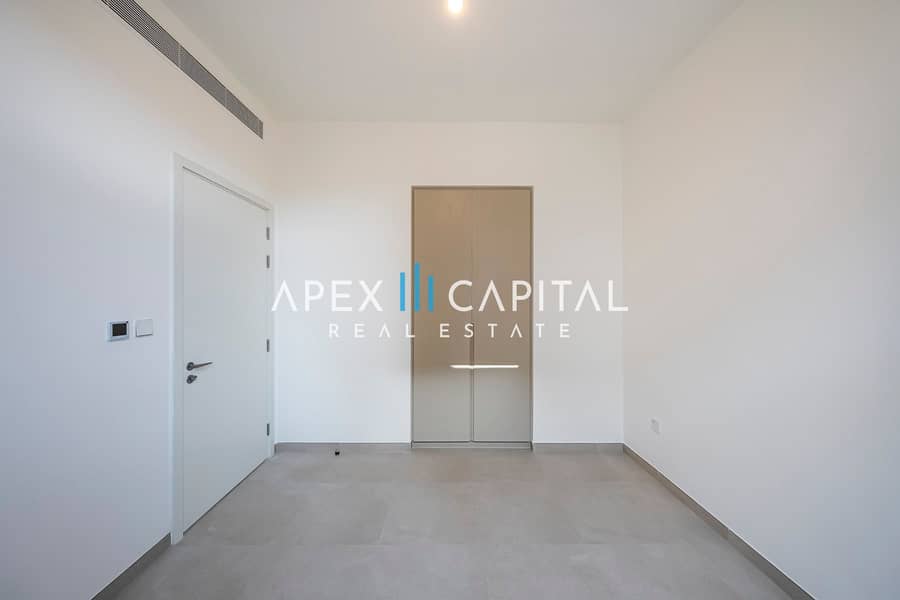 Spacious | Direct on the Park | Kitchen Equipped - Image 10