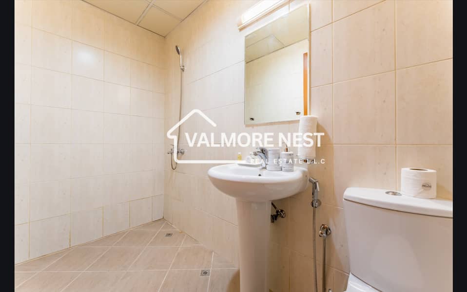 Premium furnished unit with study room I Investor deal I Best price - Image 21