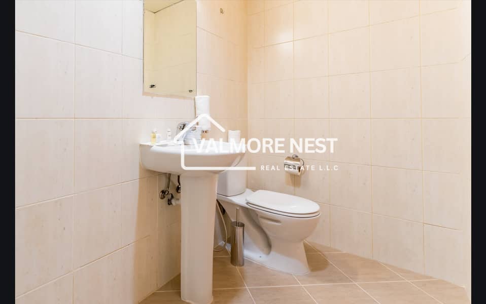 Premium furnished unit with study room I Investor deal I Best price - Image 22