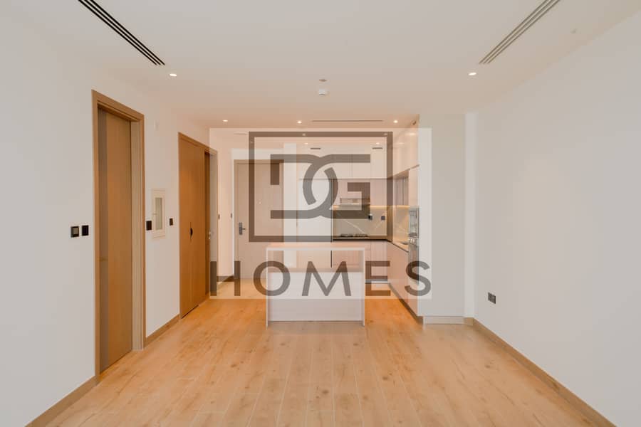 LARGE TERRACE | NO COMMISSION | BRAND NEW