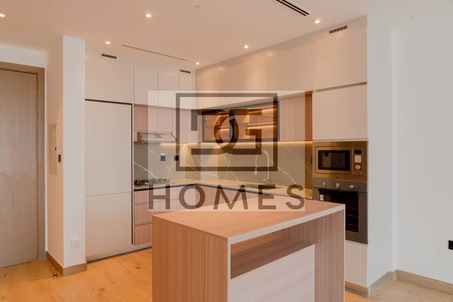 LARGE TERRACE | NO COMMISSION | BRAND NEW