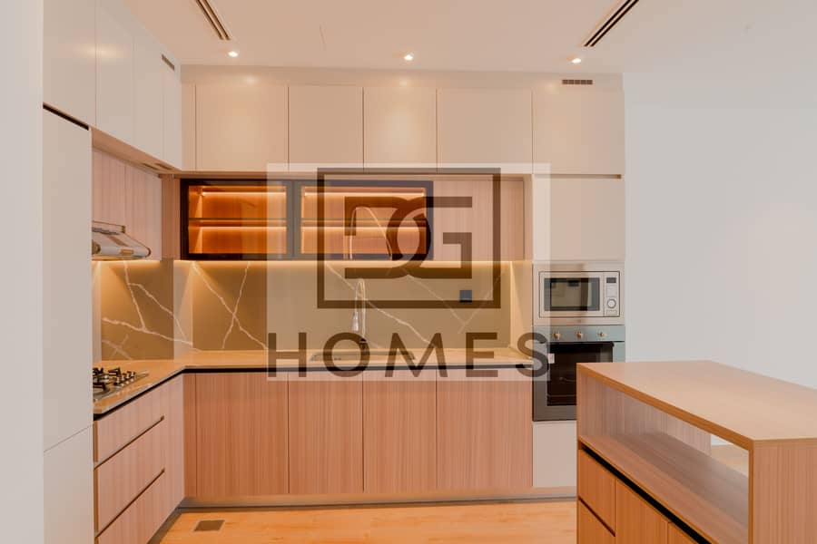 LARGE TERRACE | NO COMMISSION | BRAND NEW