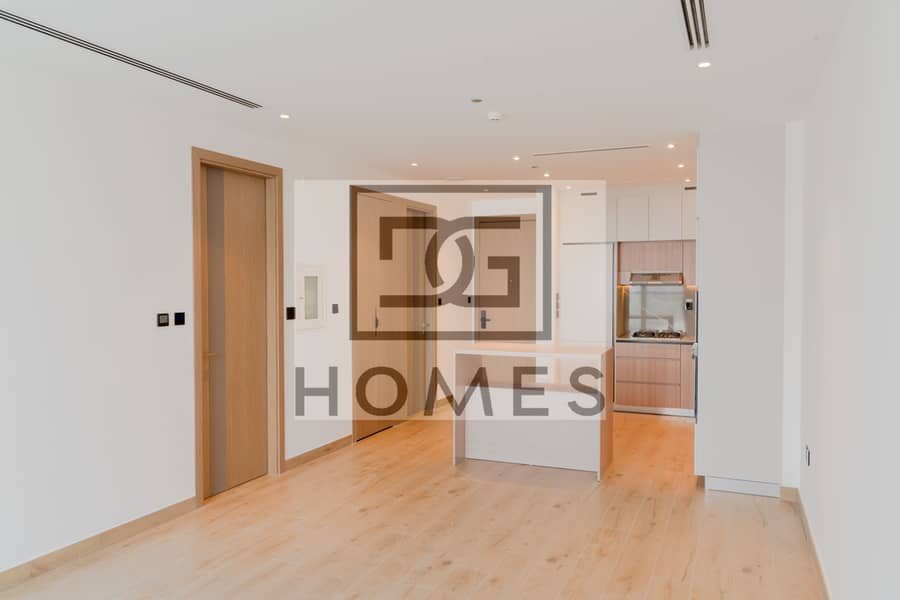 LARGE TERRACE | NO COMMISSION | BRAND NEW