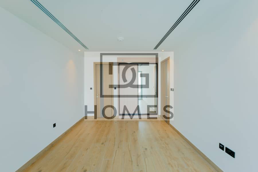 LARGE TERRACE | NO COMMISSION | BRAND NEW