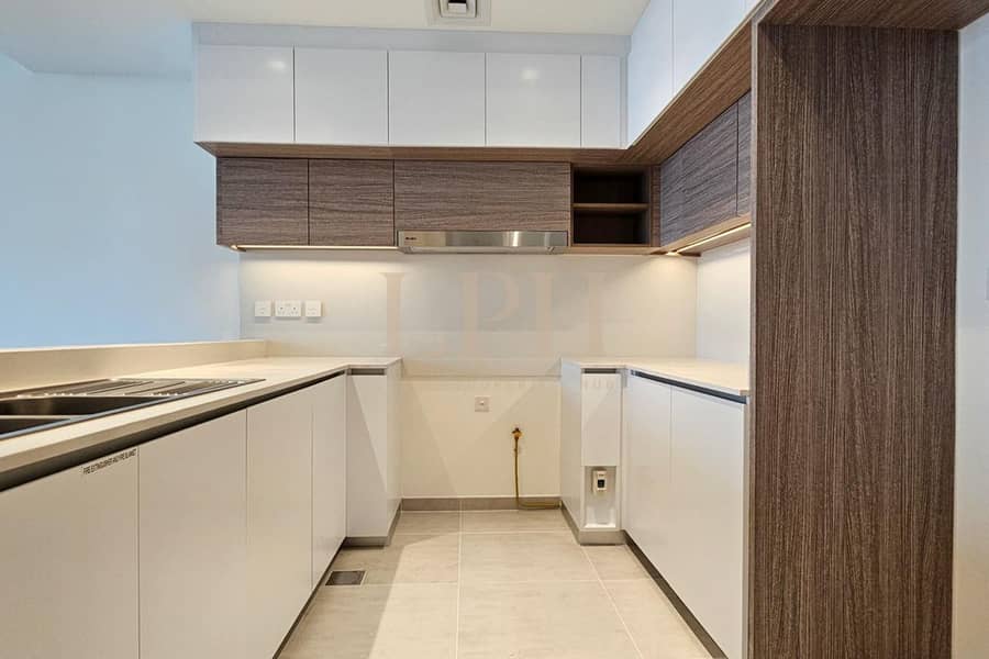 Spacious | Creek View | Private Balcony - Image 6