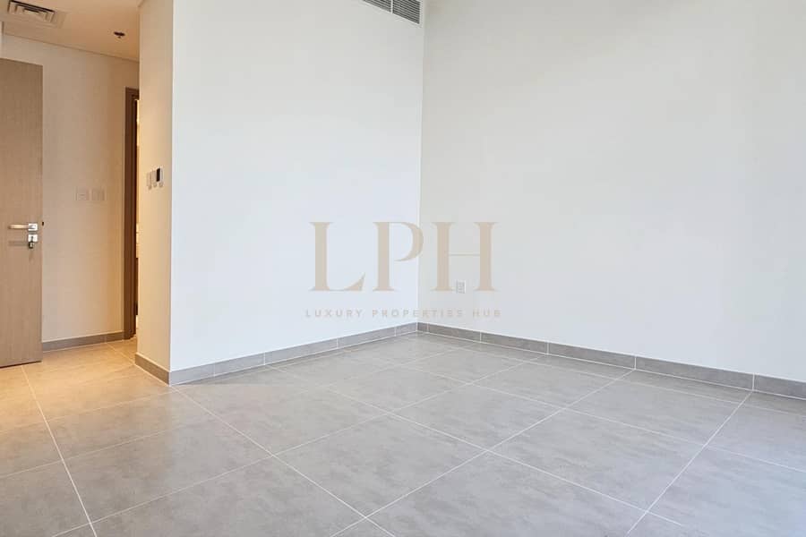 Spacious | Creek View | Private Balcony - Image 9