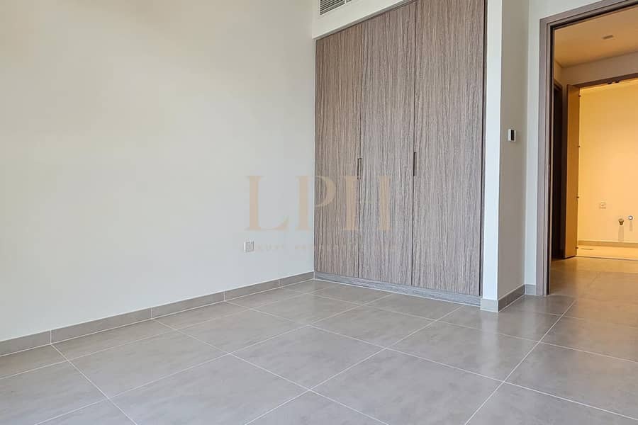 Spacious | Creek View | Private Balcony - Image 10