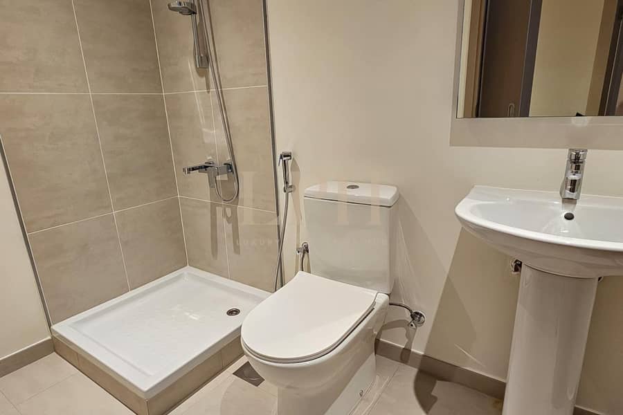 Spacious | Creek View | Private Balcony - Image 15