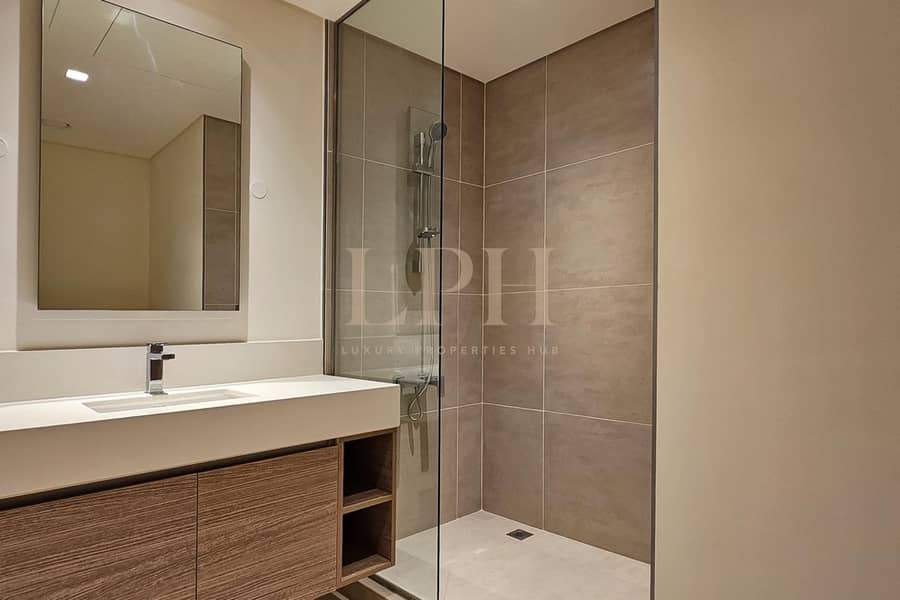 Spacious | Creek View | Private Balcony - Image 16