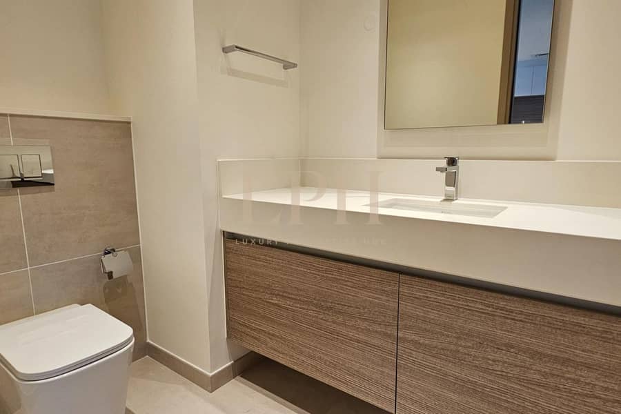 Spacious | Creek View | Private Balcony - Image 17