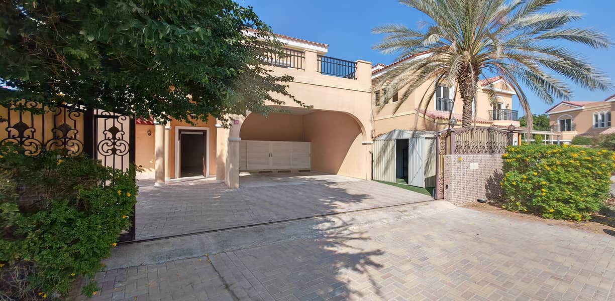Amazing ready to move villa 5 Bedroom + Maid / Huge plot / Private Swimming pool