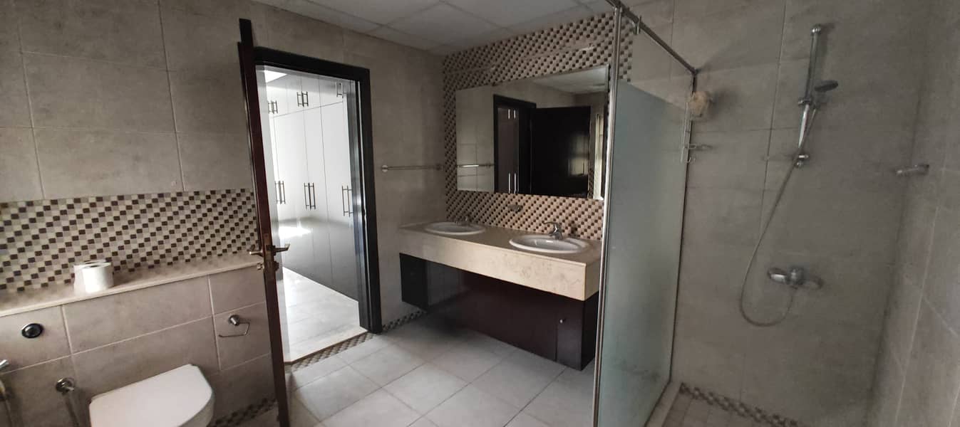 Amazing ready to move villa 5 Bedroom + Maid / Huge plot / Private Swimming pool - Image 30