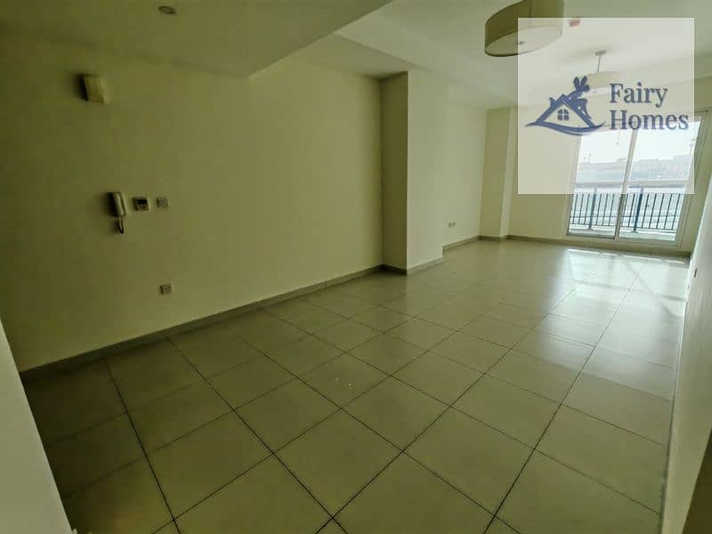 Spacious Layout | Prime Location | Vacant - Image 10