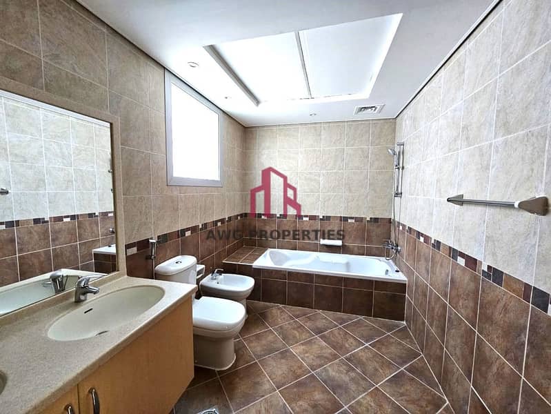 5 Beds Plus Maids Plus Driver Room| Corner Unit| Near Entrance - Image 7