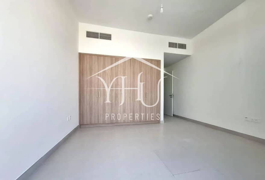 Modern 4BR Villa | Beach Access | Prime Location - Image 7