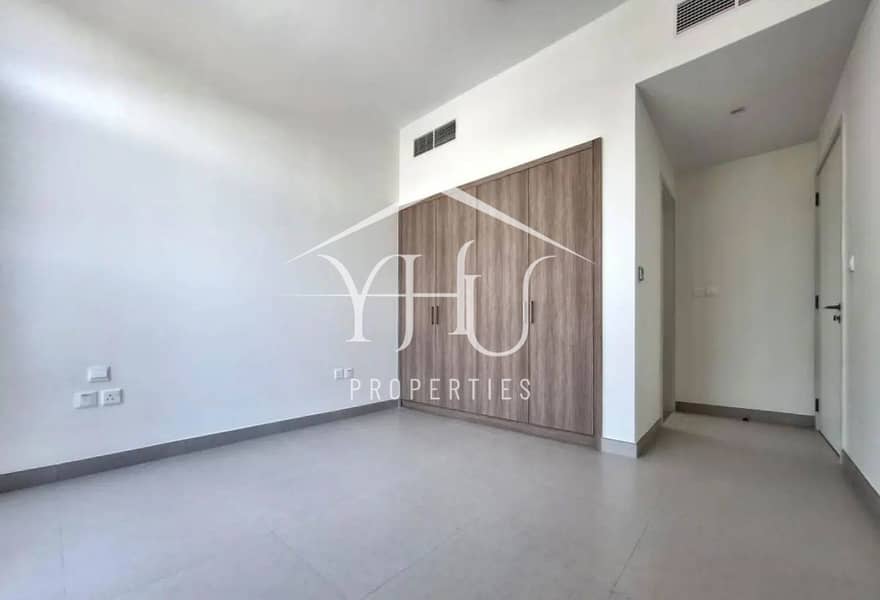 Modern 4BR Villa | Beach Access | Prime Location - Image 8