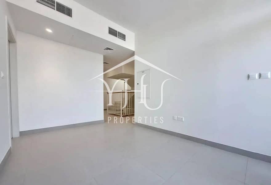 Modern 4BR Villa | Beach Access | Prime Location - Image 9