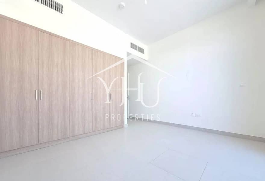 Modern 4BR Villa | Beach Access | Prime Location - Image 10