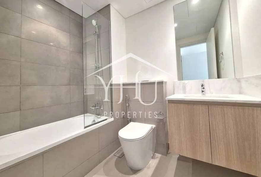 Modern 4BR Villa | Beach Access | Prime Location - Image 14