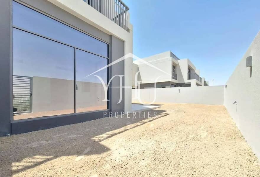 Modern 4BR Villa | Beach Access | Prime Location - Image 17